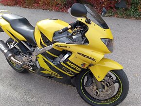 Honda CBR 600 f4 - 3