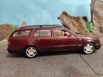 prodám model 1:18 mercedes benz E class E420 - 3