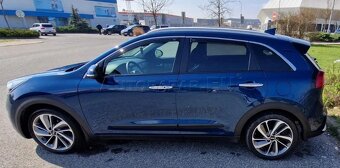 KIA Niro Combi 77.2kw Automat PLATINUM - 3