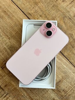 Apple iPhone 15 128GB Pink, Záruka , Top stav Rezervované - 3