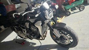 Honda CB1000r + - 3