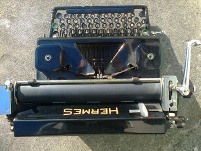 Predám starší písací stroj - 3