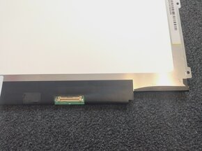 predám 12,5" LED SLIM displej z notebooku HB125WX1 - 3