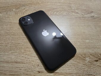 Iphone 11 128gb v super stave ma len velmi jemne znamky pouz - 3