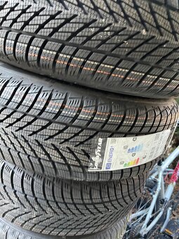 215/60 R 16 99H ULTRAGRIP PERFORMANCE 3 GOODYEAR - 3