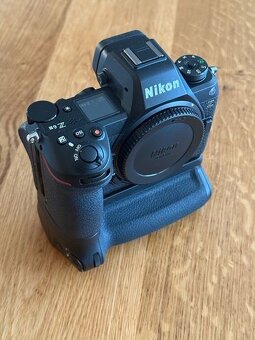 Nikon Z6 III + batériový grip Nikon MB-N14 - 3