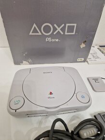 PlayStation 1 v krabici + 2 ovládače a hry - 3