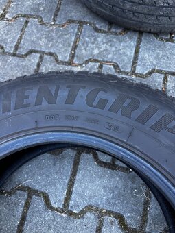 Goodyear Efficientgrip SUV 4x4 225/65/17 - 3