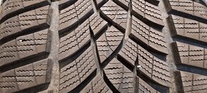 Predám 1ks skoro nová zimná 245/40r19-97V Good Year - 3