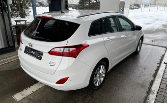 Hyundai i30 CW combi 1.6i CRDi 16V Comfort A/T - 3