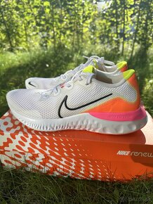 Nike Renew - bezecke tenisky - 3