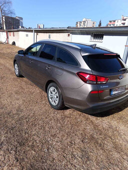 hyundai i30 combi / 1.5dpi / 123 tis km / 11 900 € / rv 22 - 3