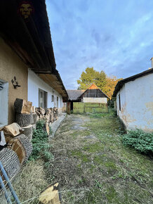 Na predaj starší rodinný dom s veľkým pozemkom v obci Ostrov - 3