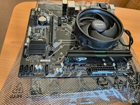 GIGABYTE B450 + RYZEN 3 1200 + 16Gb DDR4 - 3