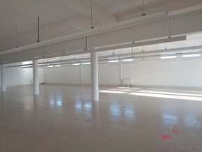 Prenájom spevnej (asfaltovej) plochy 2500 m2  a skladových p - 3