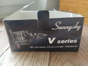 Motor na kvadrokoptéru/ dron Sunnysky V2216 KV800 - 3