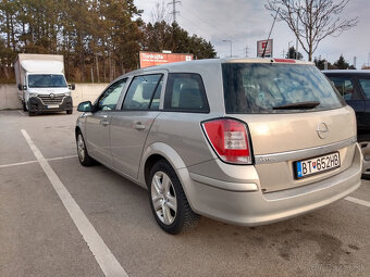 Opel Astra Caravan 1.9 CDTI 88KW 10/2010 - 3