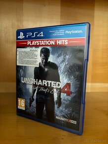 PlayStation 4 HRY - 3