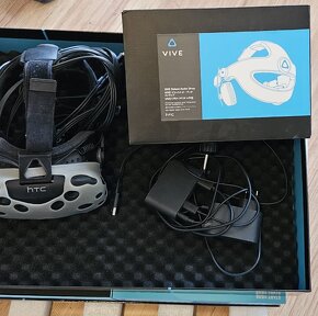 HTC Vive + Vive Deluxe audio strap - 3