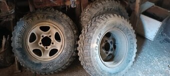 Predam pneu 235/75 r15 na diskoch 5x139,7 - 3