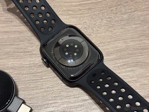 Predám Apple Watch 6 44mm Nike+ - 3