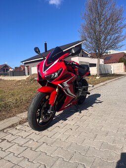 Honda cbr650r - 3