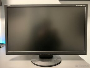 Predam monitory SAMSUNG a NEC - 3