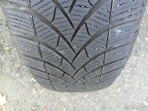 215/55 R17 - 3