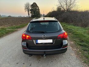 Opel Astra J Sport Tourer - 3