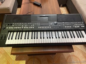 Predám výmený Yamaha psr sx600 - 3