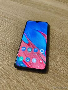 Samsung Galaxy A40 / 4/64GB Super stav - 3