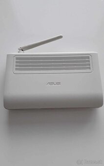 router TP- LINK a router ASUS - 3