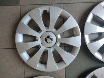 Puklice 16" Škoda Superb III - originál - 3