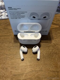 APPLE AIRPODS 3 BIELE - 3