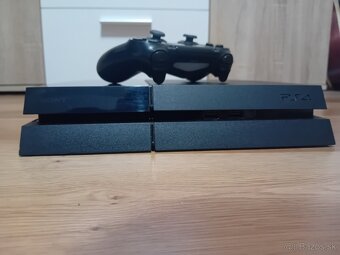 PlayStation 4 + ovládač + nabíjacia stanica - 3