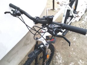 Horský MTB 21 ALU RÁM 3x8 prevodov Shimano 26 kolesá - 3