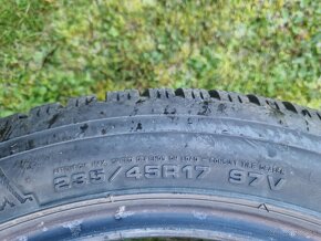 Dunlop 235/45R17 - 3