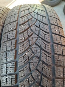 235/55R18 104H Goodyear zimná - 3