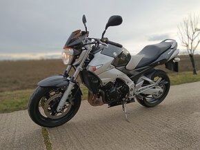 SUZUKI GSR 600 - 3