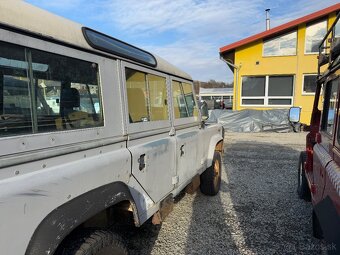 2 x Land Rover Defender 110 - 3