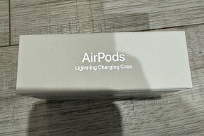 Apple AirPods (3. generácie) s Lightning nabíjacím puzdrom - 3