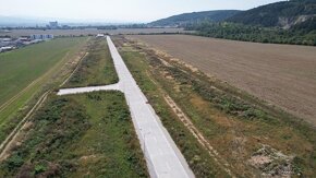 Stavebný pozemok 705m2 so všetkými sieťami - Nové Mesto n/V - 3