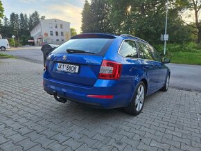 ŠKODA OCTAVIA COMBI 2.0 TDI / XENON / NAVI / LEHKÉ POŠKOZENÍ - 3