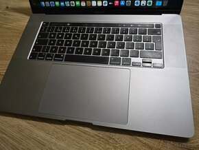 Macbook pro 2019 16 palcovy Touchbar v super stave 16gb ram - 3