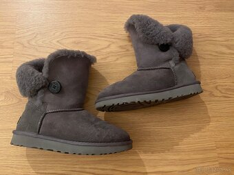 UGG Bailey button II veľkosť 39 25cm - 3