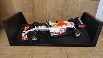 Max Verstappen - Red Bull Racing - Minichamps white 1:18 - 3