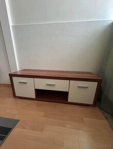 Komód , Tv Stolík , Police 85€ spolu - 3