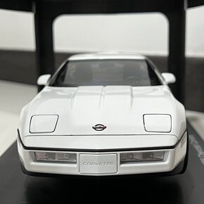 1:18 AutoArt Chevrolet Corvette 1986 - 3