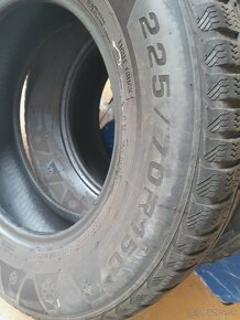 Pneu salun 225/70R15C zatazove - 3