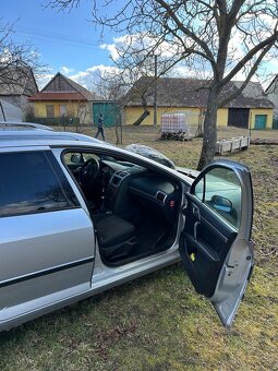 Predám na náhradné diely Peugeot 407sw - 3